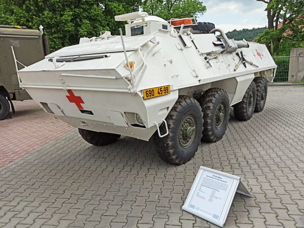 Zdravotnické provedení obrněného transportéru OT-64 ZDRAV