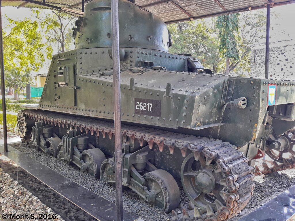 Dochovaný tank M3 Lee v muzeu v Indii