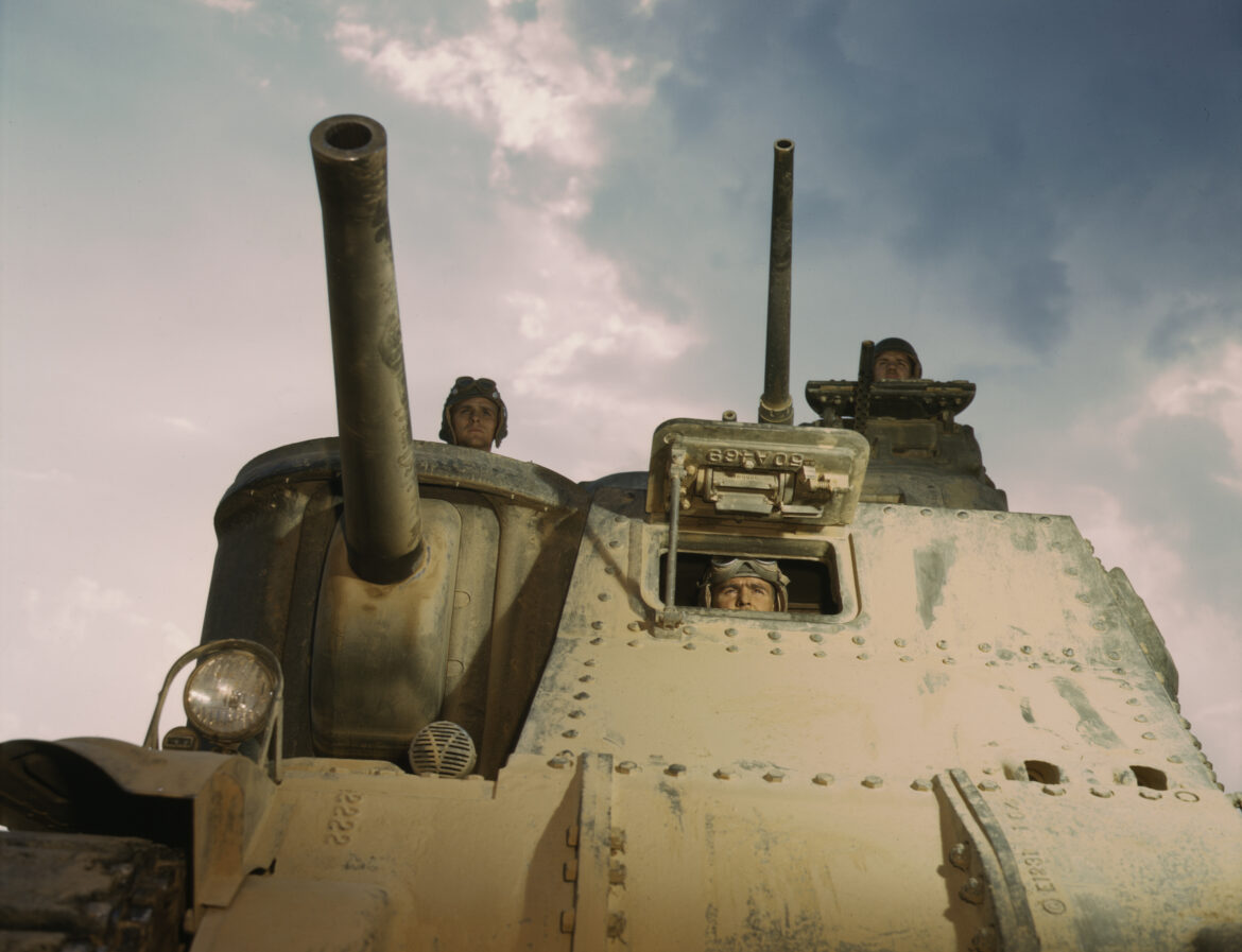 Americký tank M3 Lee s posádkou ve Fort Knox