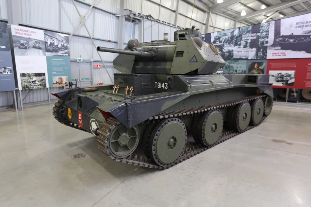 Britský křižníkový tank A13 s Christieho podvozkem