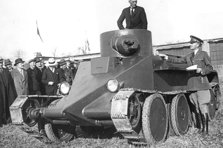 Christieho tank M1931 při předvádění