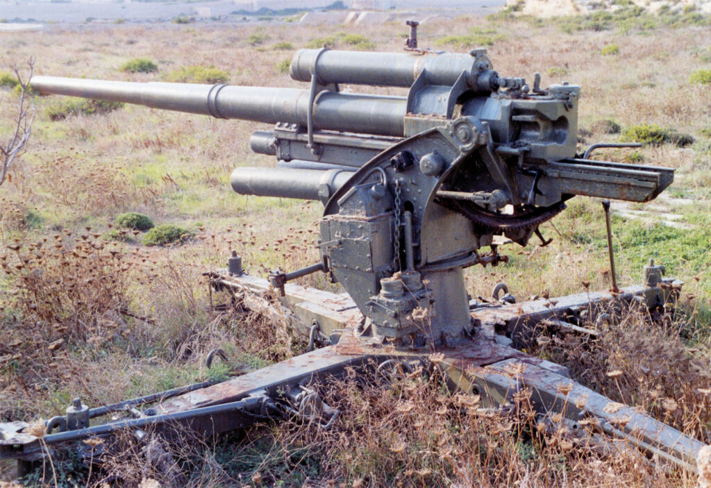 Německý kanón ráže 8,8 cm FlaK s dlouhou hlavní a ochranným štítem
