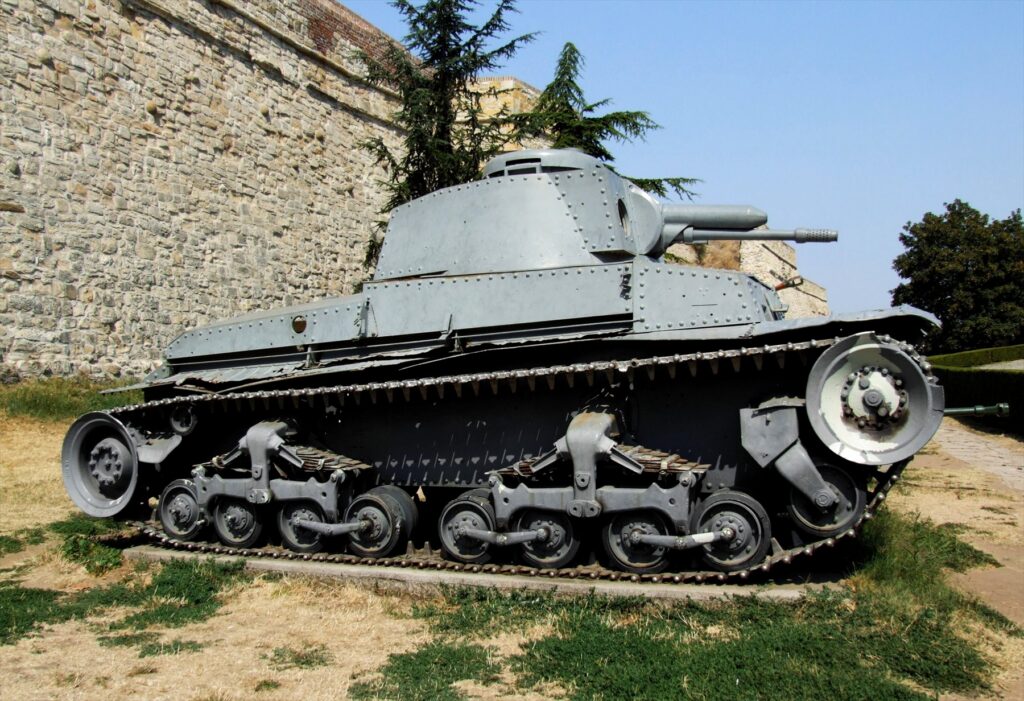 Německý lehký tank Panzer 35(t) s maskovacím nátěrem vystavený ve vojenském muzeu