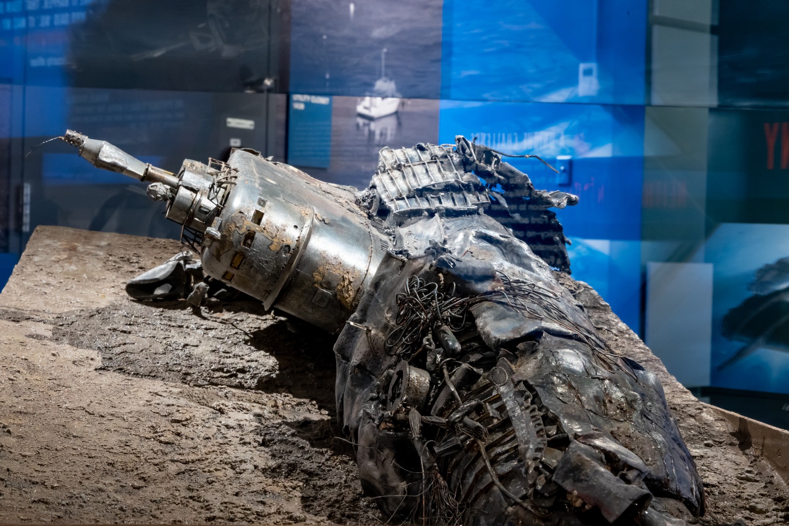 Detailní model poškozeného vraku ponorky K-129 na mořském dně vytvořený CIA pro plánování vyzvednutí.