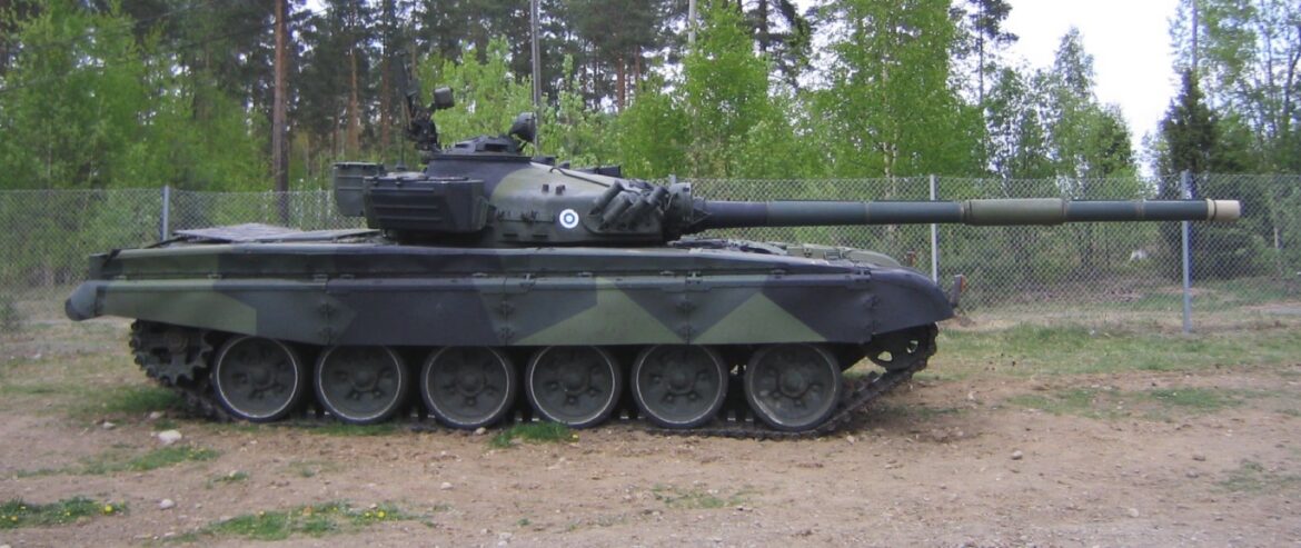 Tank T-72 z boku