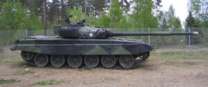 Tank T-72 z boku