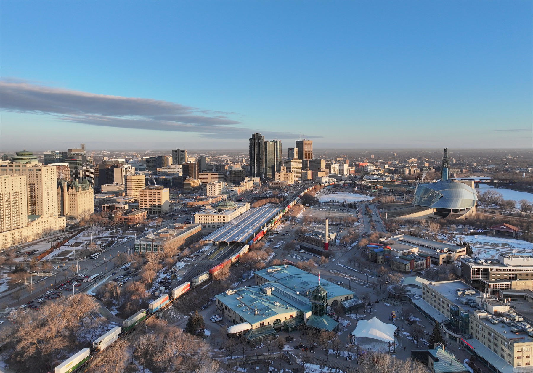 Panorama centra Winnipegu s výškovými budovami