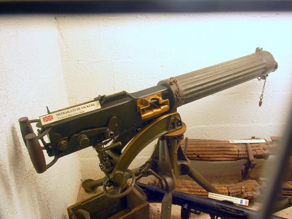 Kulomet Vickers s vodním pláštěm a dvojicí zadních rukojetí v Musée Somme 1916
