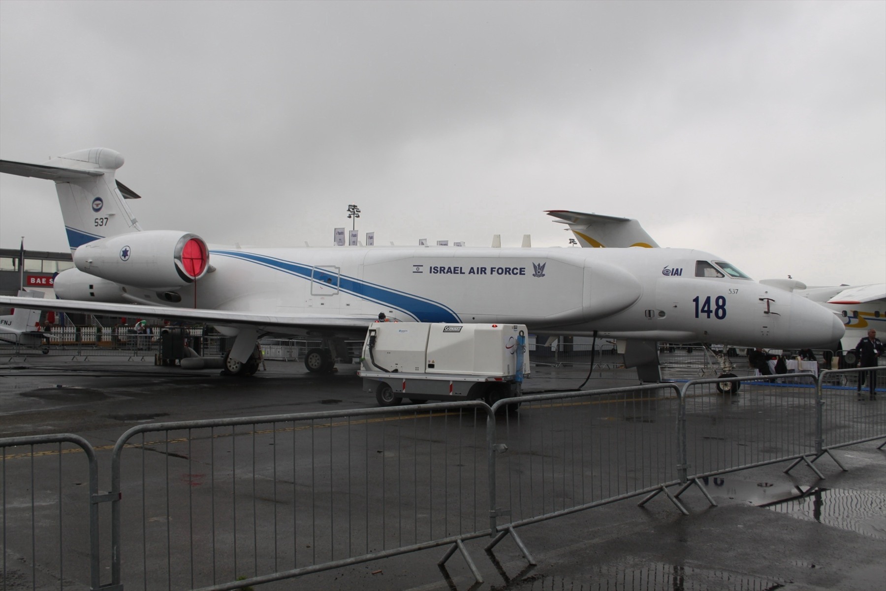 Izraelský letoun včasné výstrahy Gulfstream G550 Eitam s bočními anténami radaru EL/W-2085