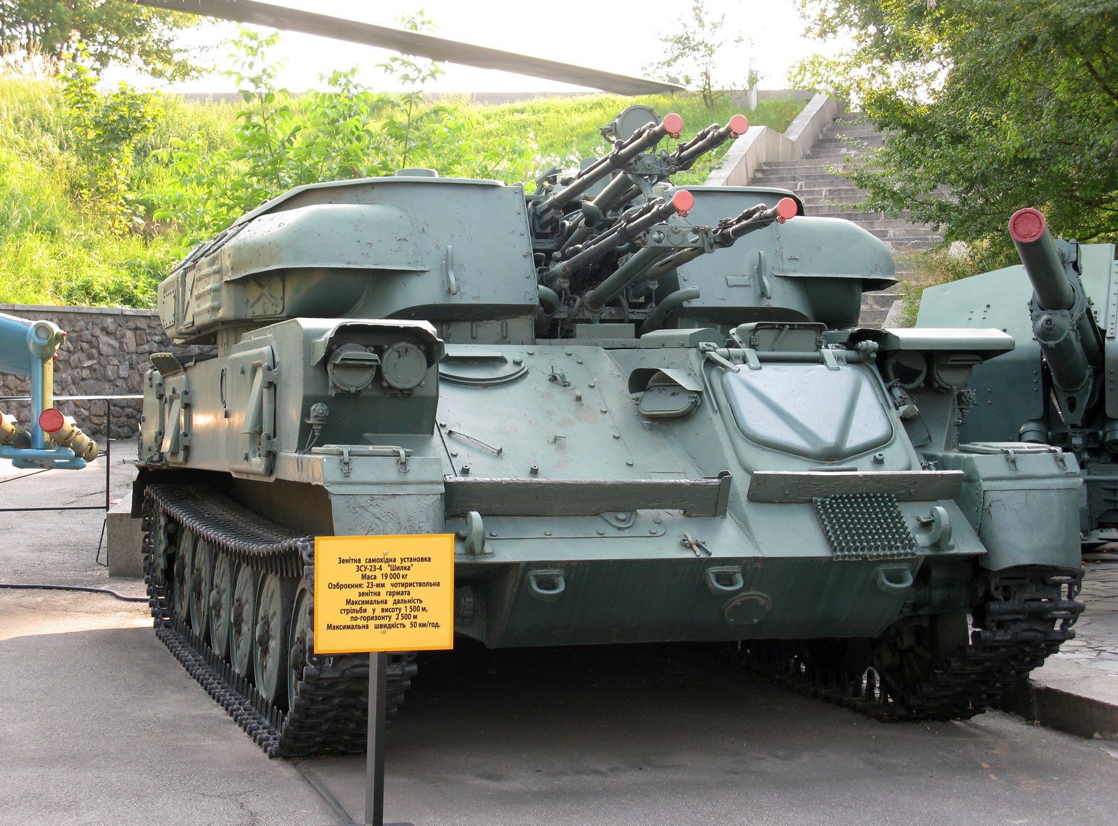 Detail věže a čtyřhlavňového 23mm automatického kanónu AZP-23 Amur na vozidle ZSU-23-4 Šilka.