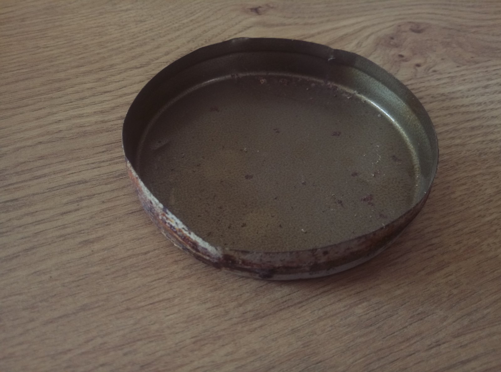 Dobová kulatá plechová krabička energetické čokolády Scho-Ka-Kola pro Wehrmacht z roku 1941.