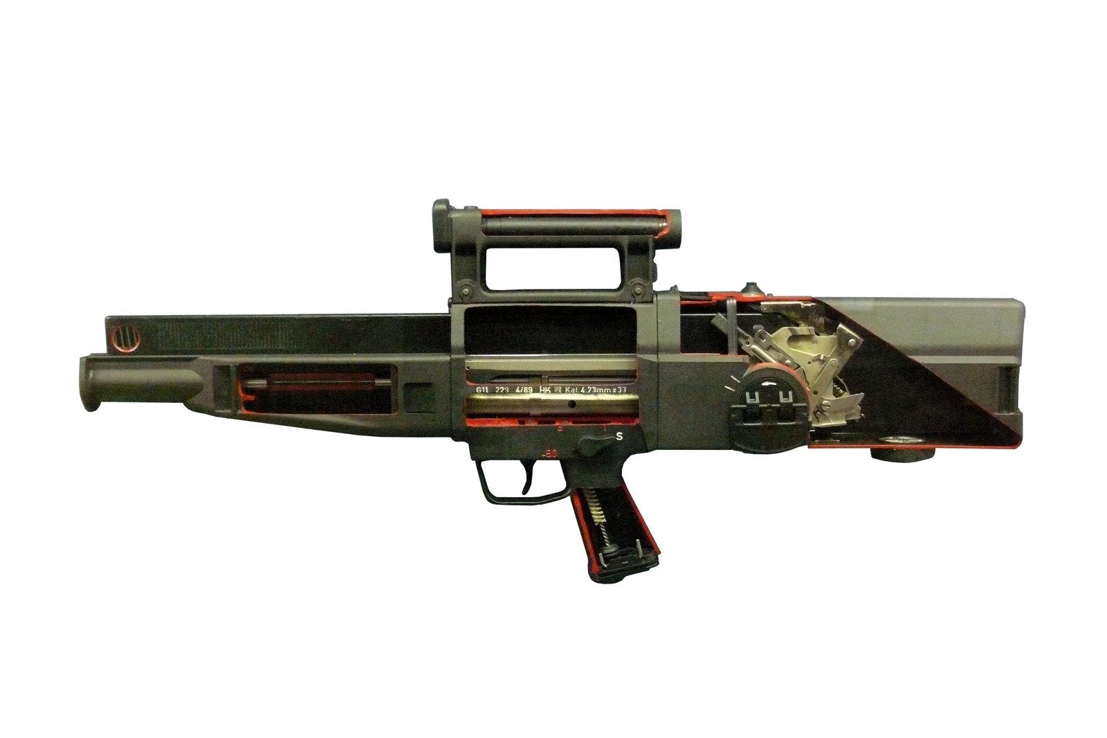 Řez vnitřním mechanickým ústrojím pušky Heckler & Koch G11 s otočnou nábojovou komorou a převody.
