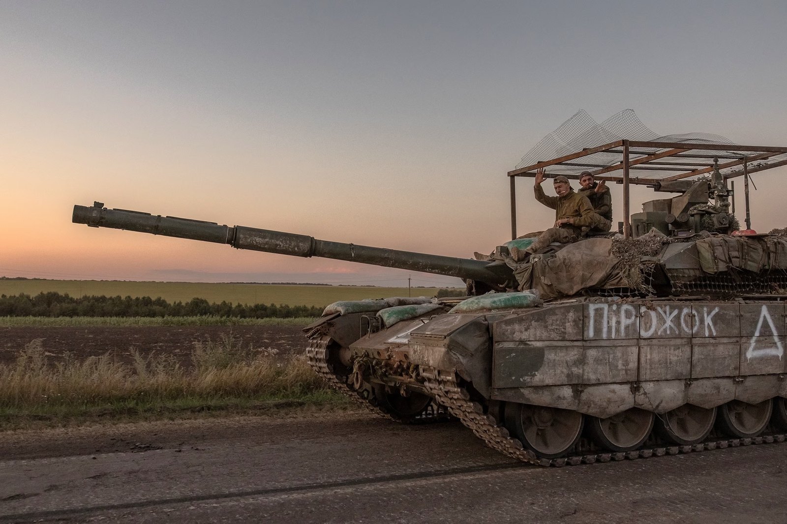 Ruský tank T-90M Proryv ukořistěný ukrajinskou 80. samostatnou výsadkovou útočnou brigádou v Kurské oblasti